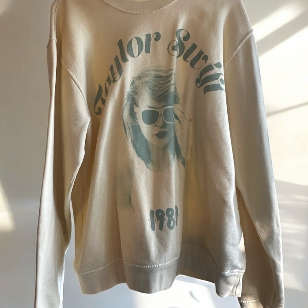 Taylor Swift 1989 XL yellow crewneck